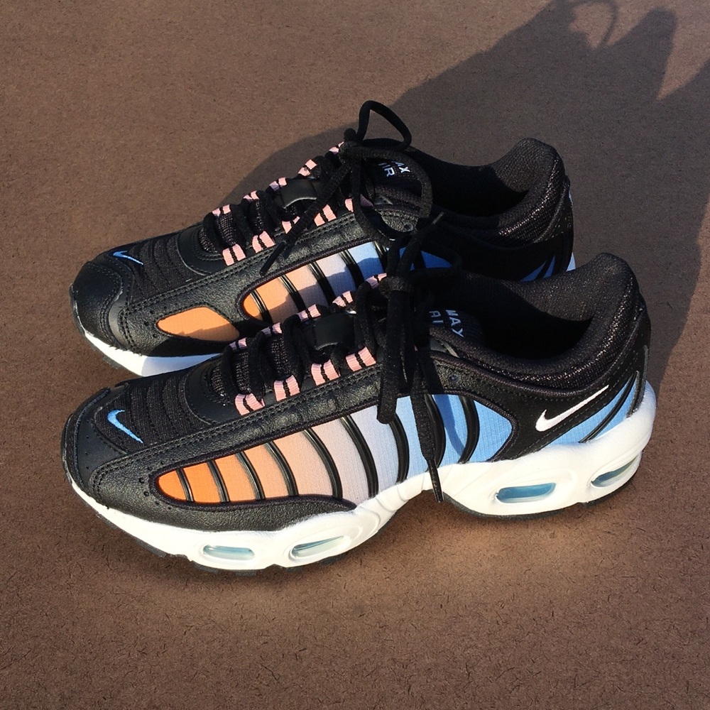 New Nike Air Max Tailwind Black/Coral Women’s 8